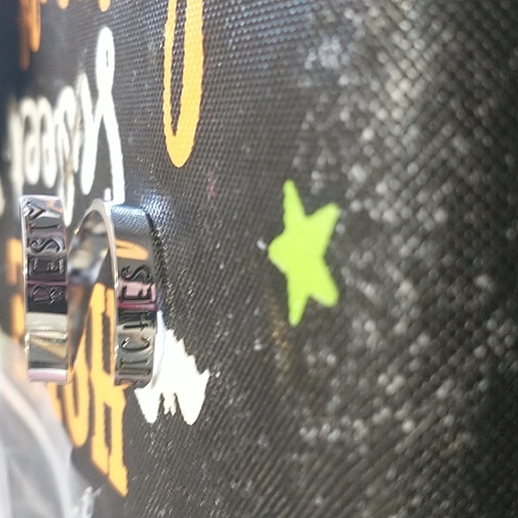 Ring - Picture 2 of 5